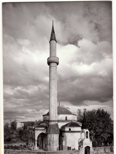 وہ مساجد جو انتہا پسندوں کے ذریعہ تباہ ہوگئیں